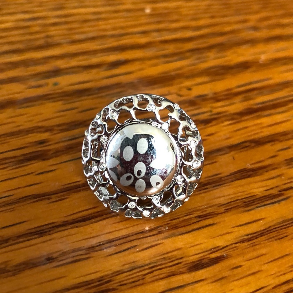 Beautiful round ring